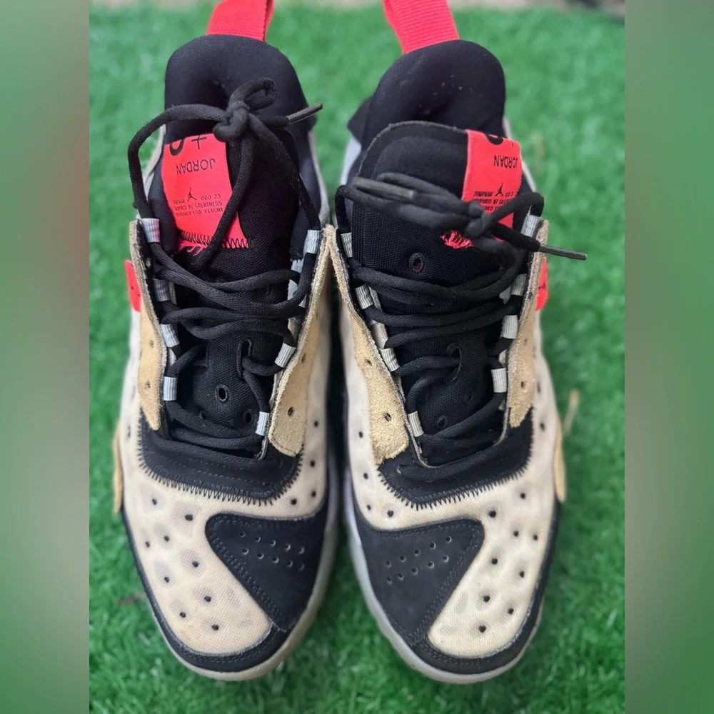 Men’s Jordan Delta 2 White Black Tan Infrared Size 10.5‎